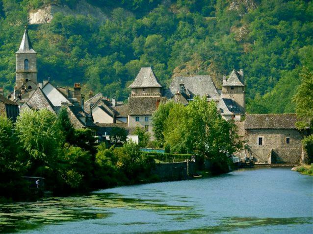 Le Studio Entraygues-sur-Truyere Luaran gambar